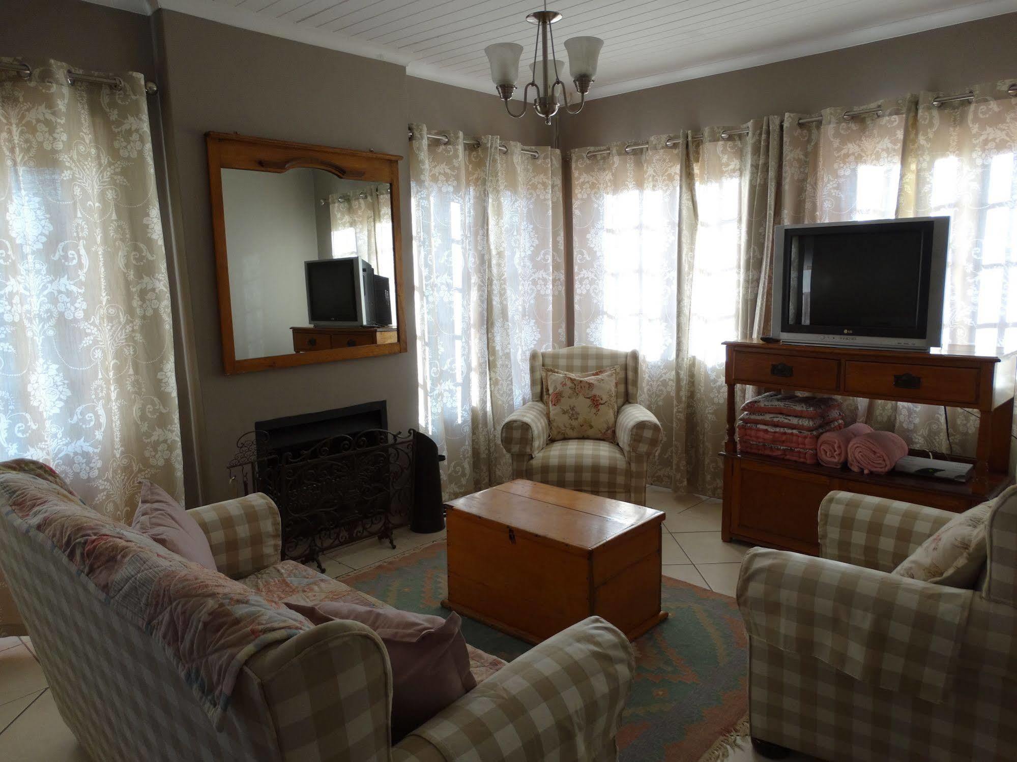 By The Way Guesthouse Clarens Exterior foto